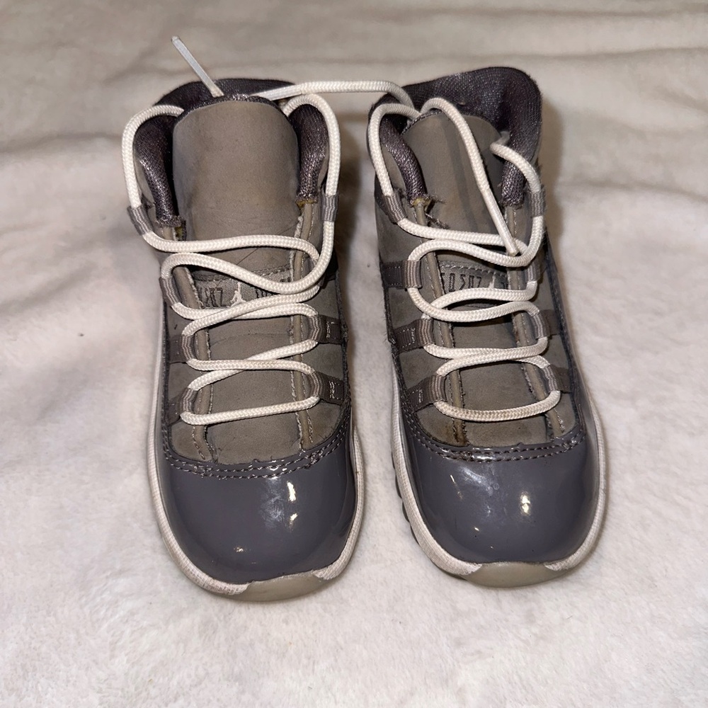 Kids Cool Grey 11s Sz 8C